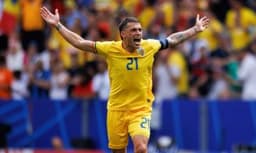  Află cu cine a semnat contract până în 2025!