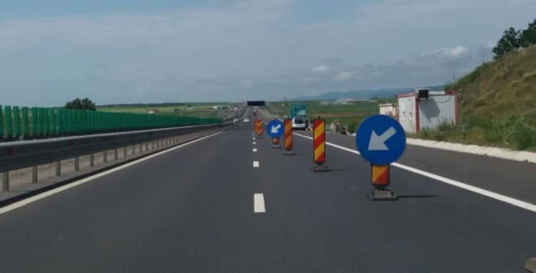 instalare de portale de semnalizare pentru drumul expres Tureni.