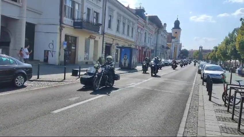 Motocicliștii au cale liberă în trafic! Modificări propuse în Codul Rutier 2025 pentru o circulație mai relaxată și parcare facilă