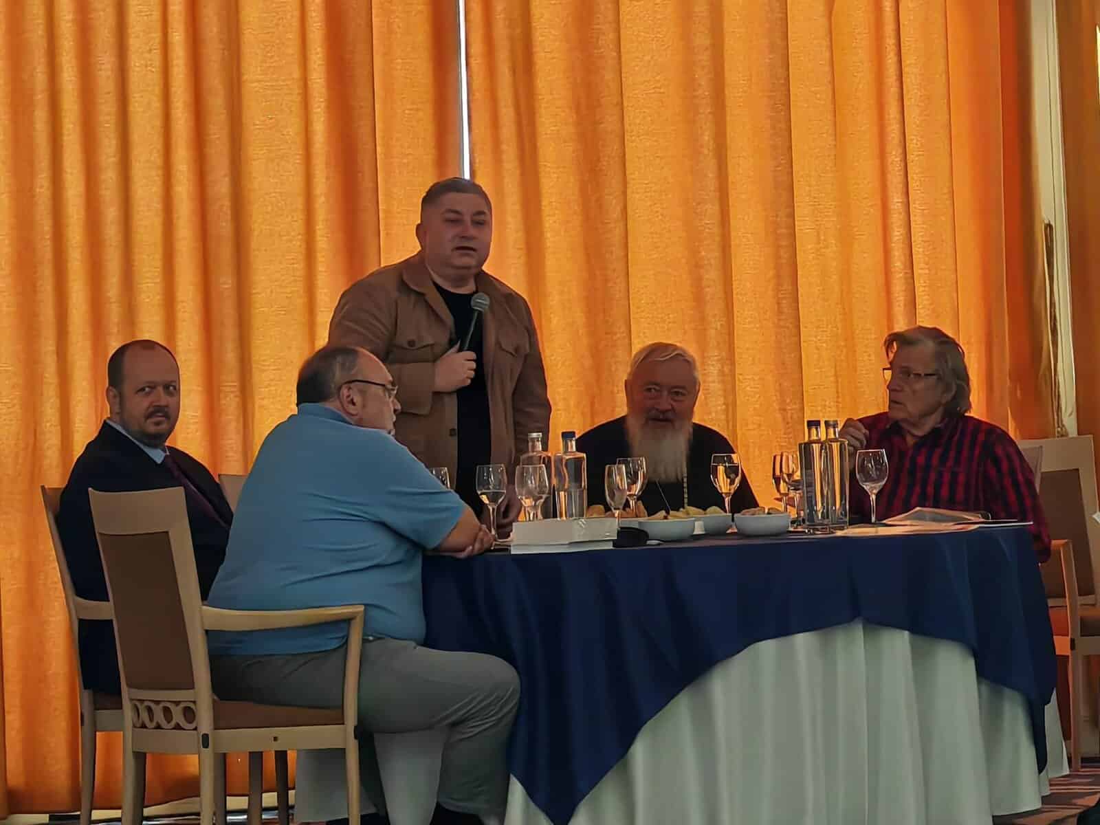 Lansarea cărții “Cezarul, Dumnezeu, Iubirea de Alin Tișe, cu muzică și dans. Invitați speciali și mesaj de la Armin!