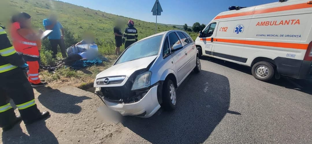 Un bărbat de 80 de ani transportat de urgență la spital