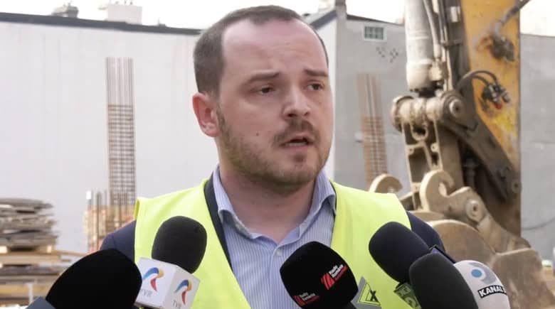 Părăsirea locului de muncă înainte de finalul programului va atrage concedierea!