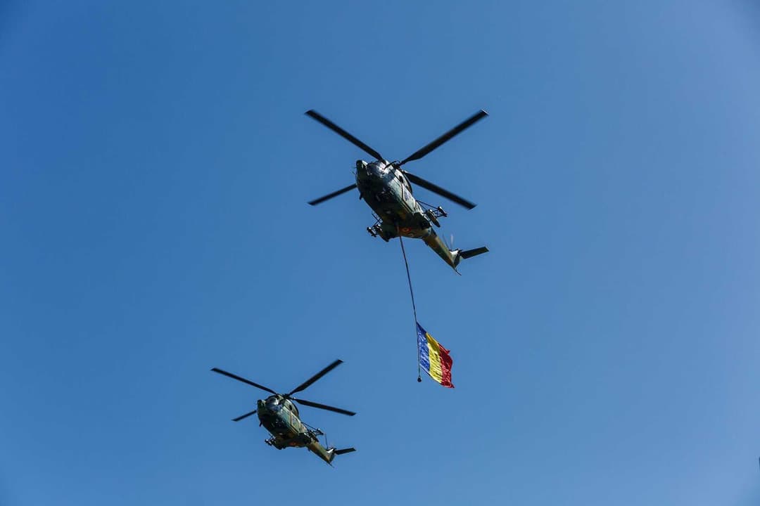 Tricolorul a survolat orașul de Ziua Drapelului, acompaniat de avioane F-16 și elicoptere IAR-330 Puma Socat.