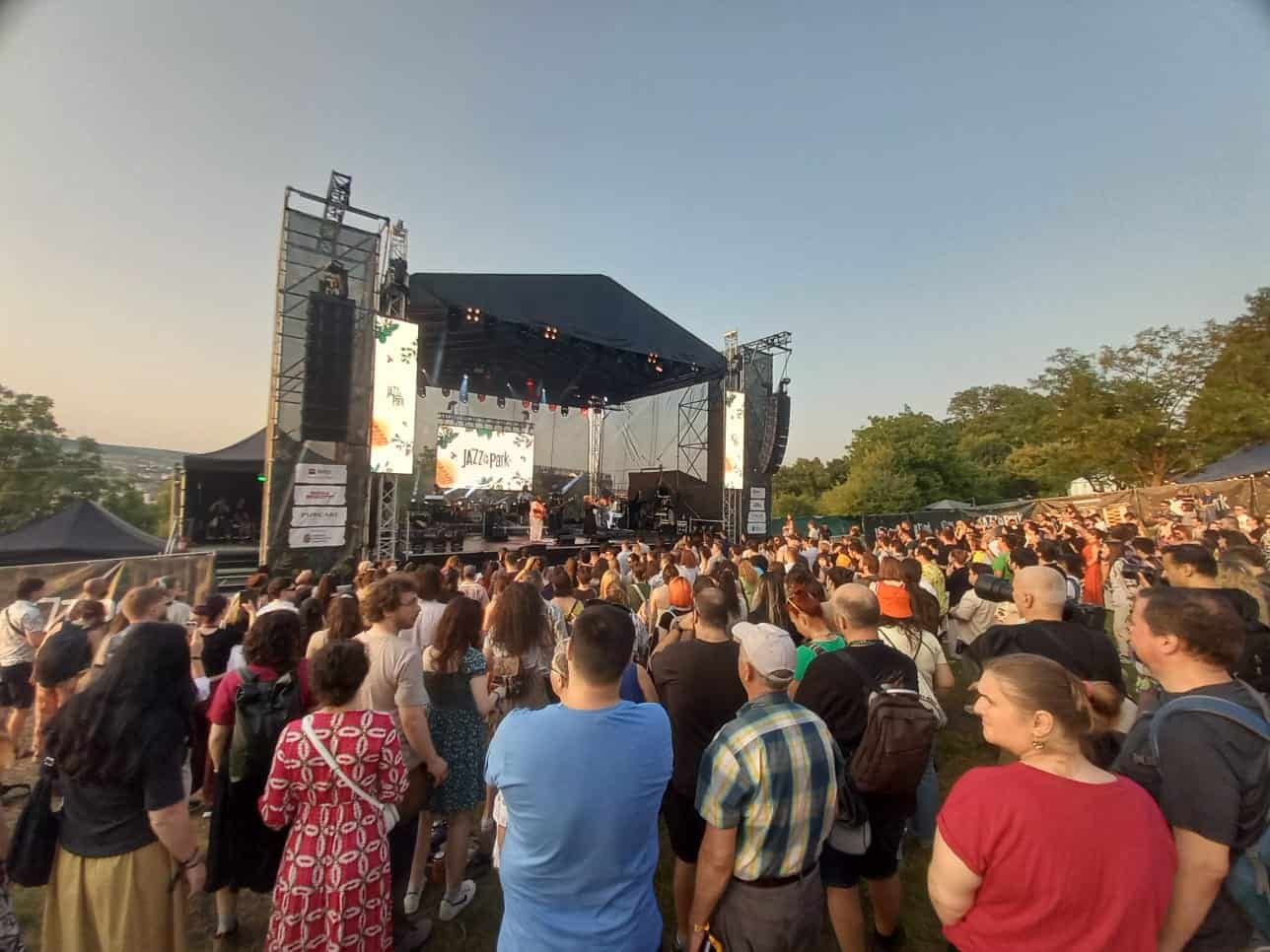 Majorarea TVA-ului face cultura inaccesibilă - un nou lux pentru români?