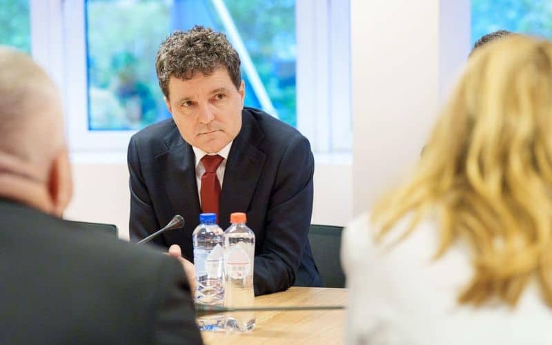 Impactul asupra încrederii în instituțiile de stat în joc!