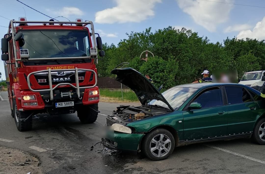 Coliziune între două mașini în Călata, Cluj. O femeie a suferit răni