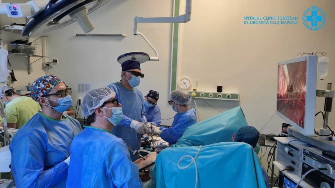 O tânără cu endometrioză severă, salvată de un expert de renume internațional