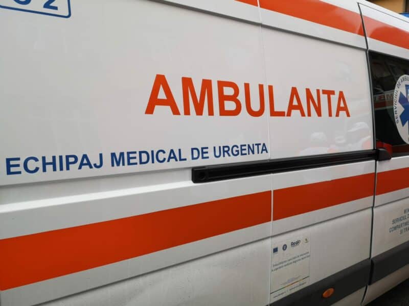 Bărbat din Buza, de 42 de ani, dus la spital după ce și-a prins piciorul într-un motocultor agricol.