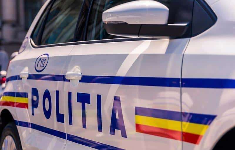  tânăr căutat pentru insultare și hărțuire a unei femei