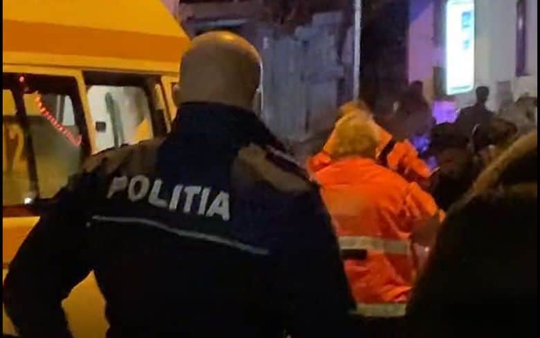  Doi tineri spitalizați, un cetățean străin implicat în altercație la Cluj-Napoca. Poliția încă îi caută pe agresori.