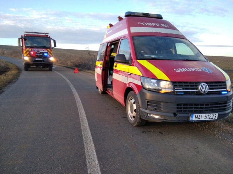  Femeie Rănită și Transportată la Spital După Coliziunea a Două Mașini