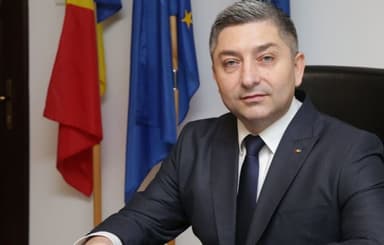  Alin Tișe: Spectacolul Dezastruos al Alegerilor - Când Logica Politică Eclipsată Devine Comedie Absurdă
