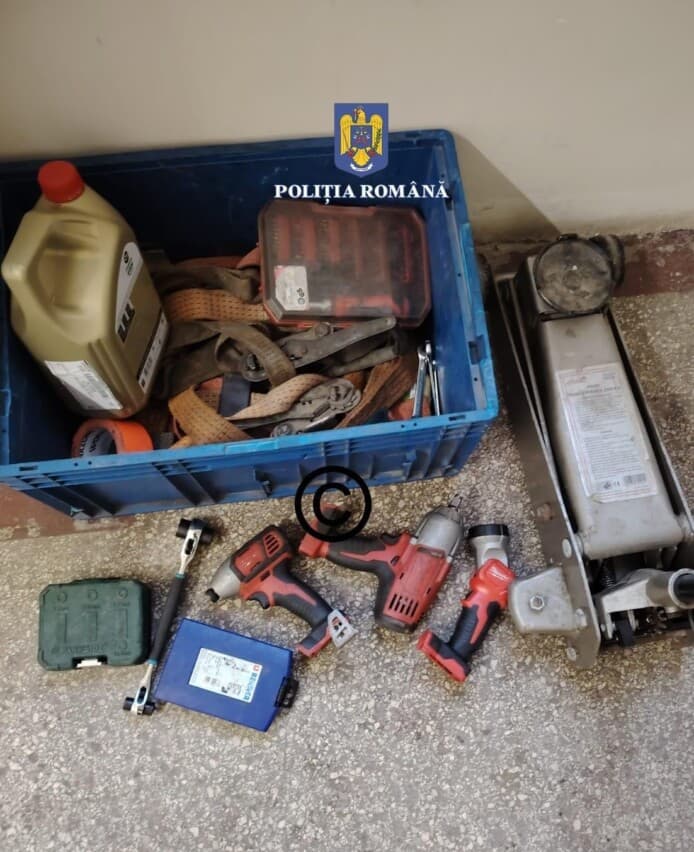 Doi bărbați din Dej, prinși pentru furt de scule electrice de 2.000 euro; detalii despre ancheta poliției din 28 aprilie.