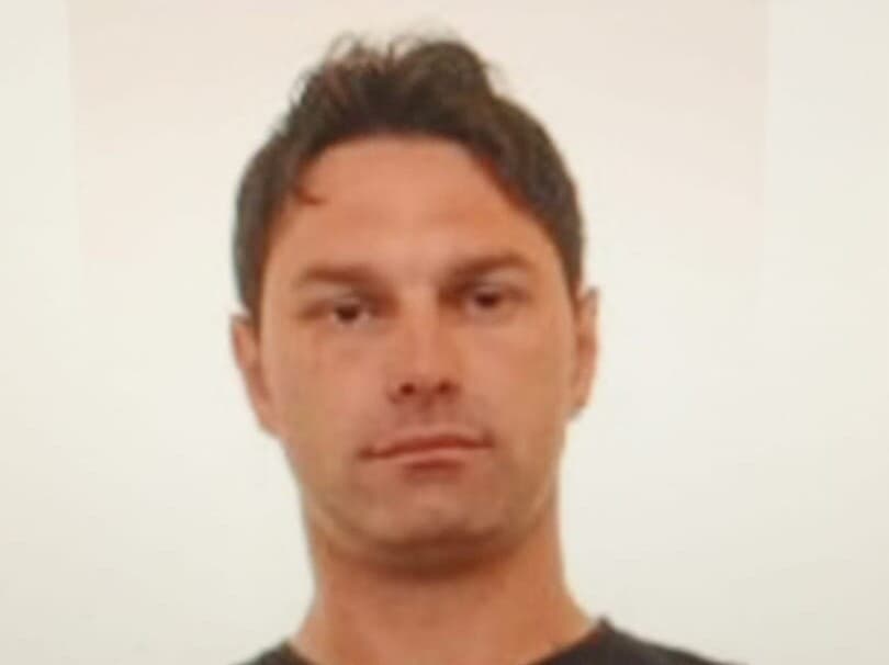  Neobosit căutăm: Mureșan Marius, 37 de ani, dispărut în Germania! Vă rugăm să contactați 112 dacă aveți informații.