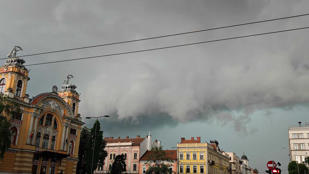  Ploaie Torențială cu Vânturi Puternice, Tunete și Fulgere - Cod Galben Emis!