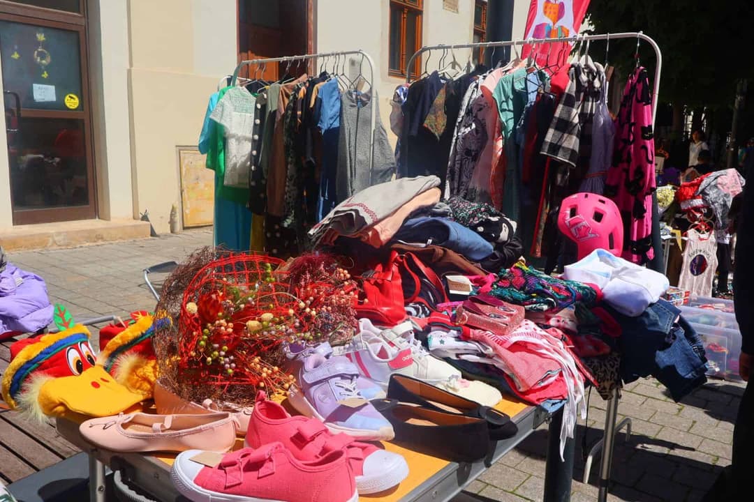  Der Flohmarkt - Oserul Vintage Își Face Simțită Prezența în Inima Clujului cu Bucuria Obiectelor Simple