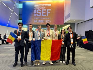 FOTO. Bogdan Bora, elev la Colegiul Emil Racoviță Cluj, finalist ISEF 2025 în SUA alături de elitele României