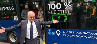  Autobuz autonom testat la Cluj-Napoca. Emil Boc: Viitorul circulă fără șofer, dar cu viziune în orașul nostru