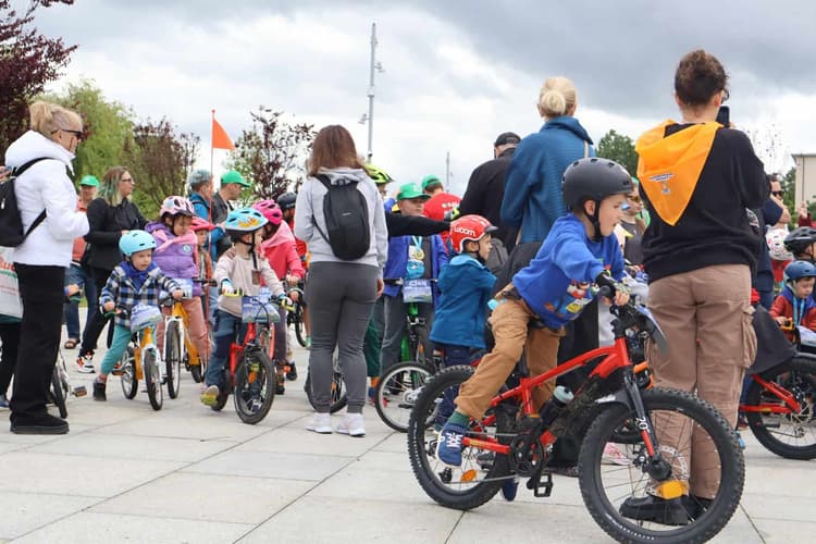  Parada Micilor Bicicliști din Cluj - Învățare, Gustări Sănătoase și Aventuri Pe Două Roți pentru Curajoșii între 2 și 18 Ani