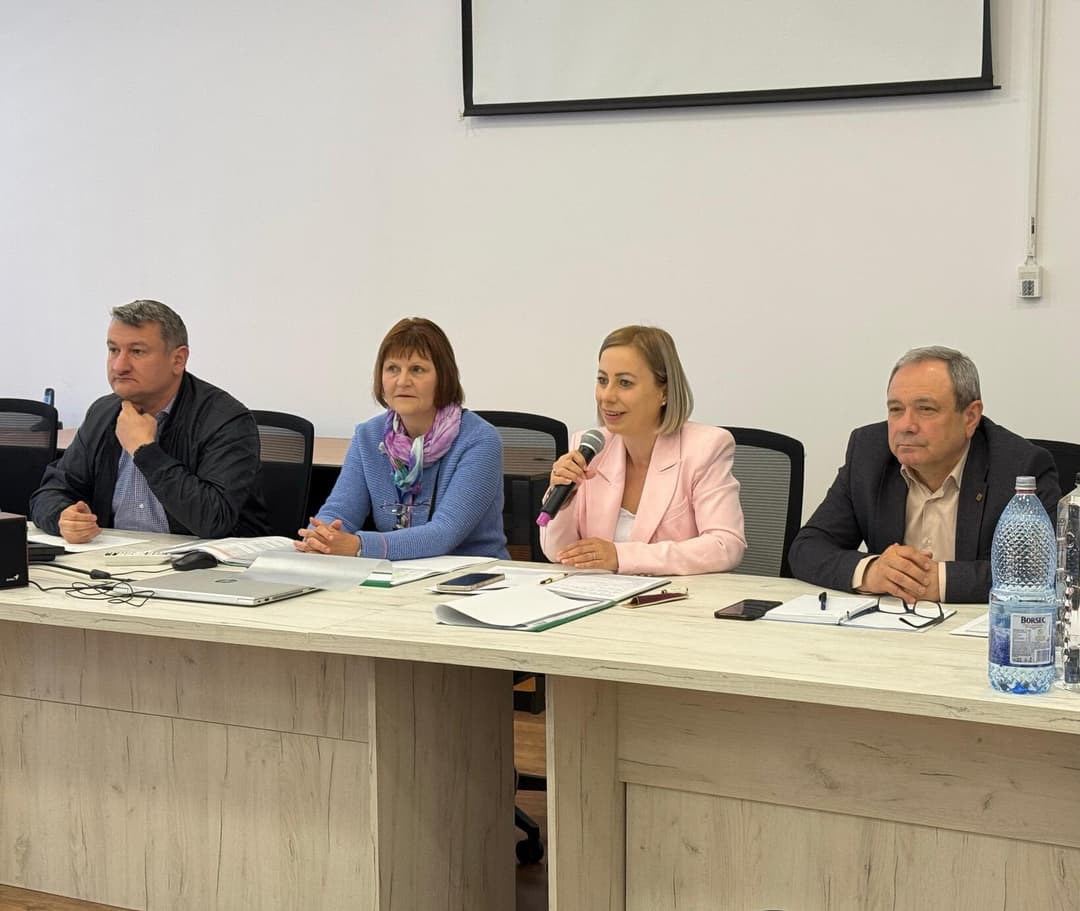  Obiectiv 50% finalizat până la sfârșitul anului 2023, cu intervenții esențiale pentru progres.