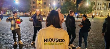  Atmosferă Festivă în Piața Unirii - Clujenii Celebrează Triumful lui Nicușor Dan!