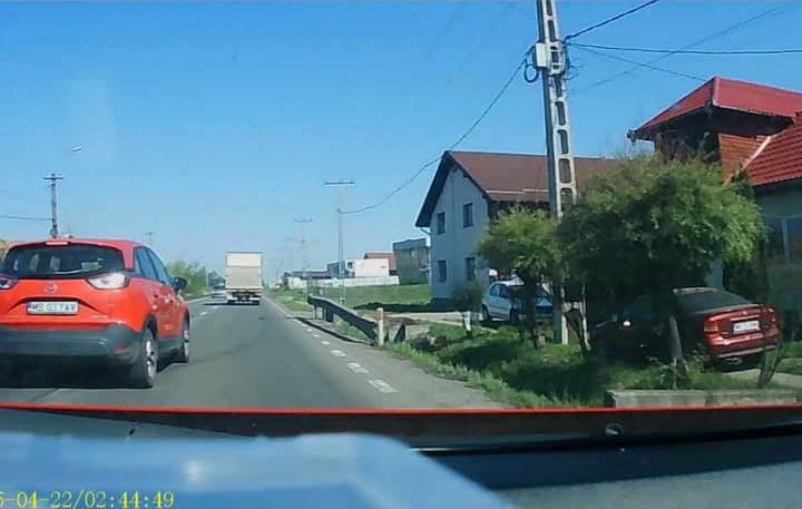  Manevră Periculoasă în Ernei, Evitată la Limită - Absența Radarului și Poliției Rutiere Alarmantă!
