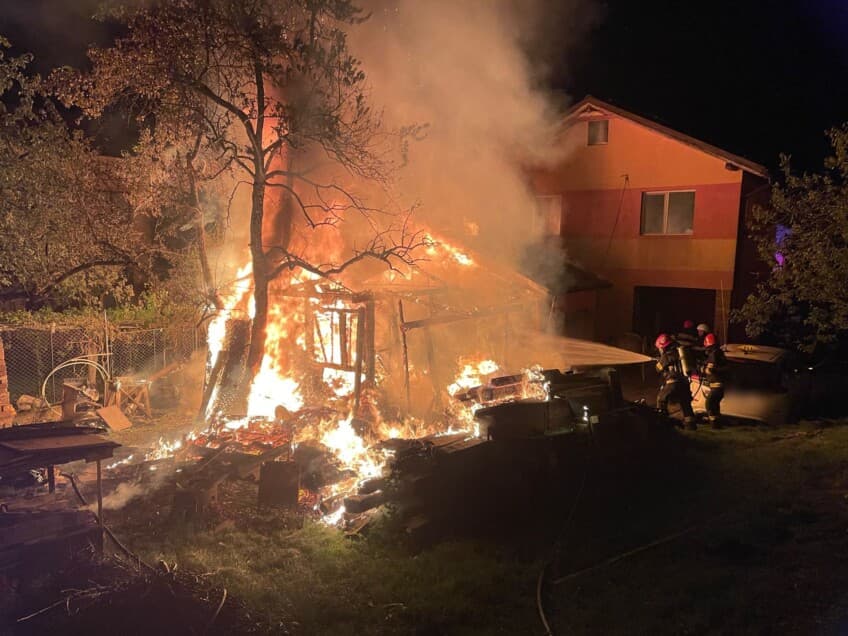  anexa și garajul distruse, 9 pui de rață salvați de pompieri eroici!