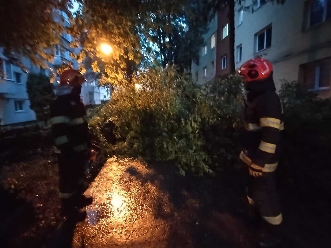  Cod galben de vreme rea la Cluj: Ploi torențiale și vijelii până vineri, avertizează meteorologii