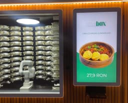  Automat cu Mâncare și Servire Robotică, Deschis Vizavi de The Office, Fără Cozi și Interacțiune Umană!