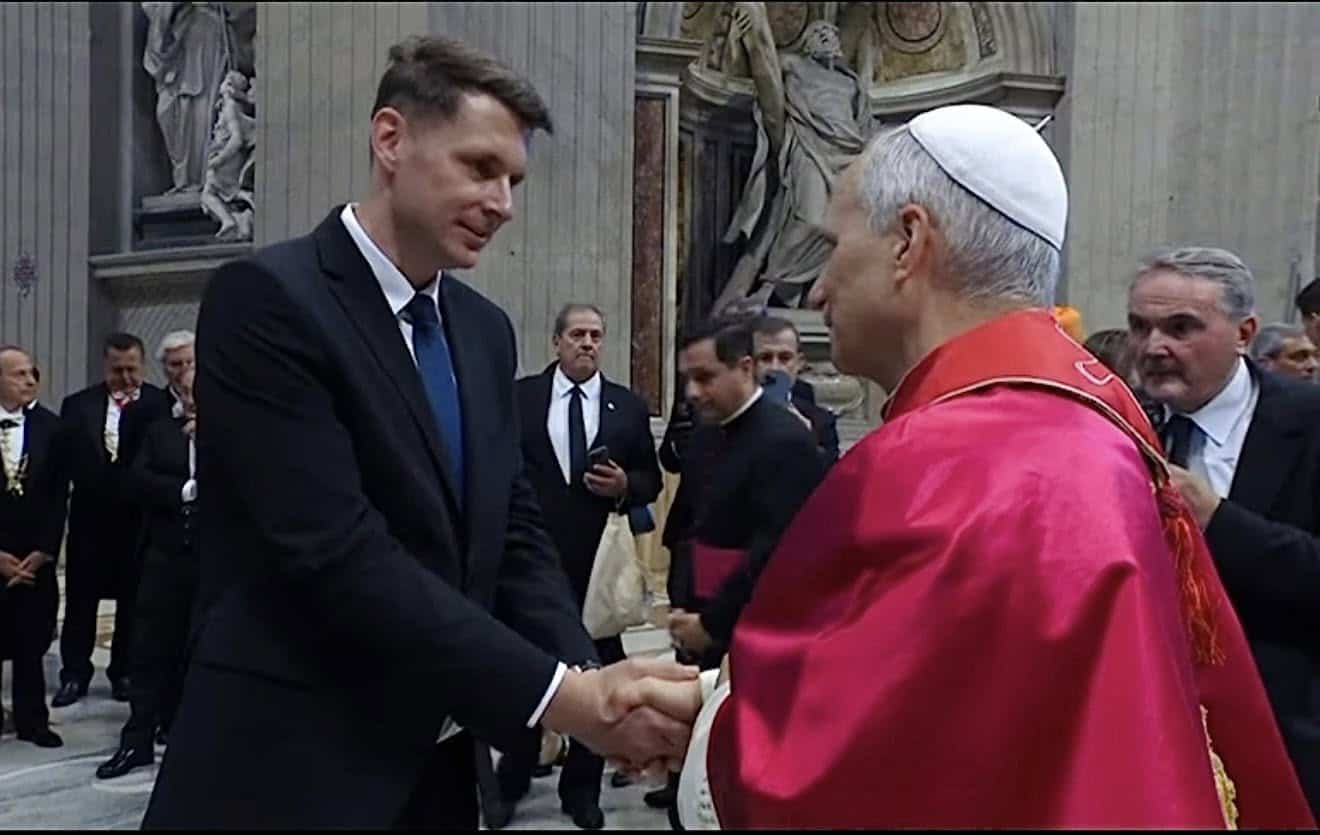  Clujeanul Mircea Abrudean, Președinte Interimar al Senatului, Îl Invită pe Papa Leon al XIV-lea în România după Liturghia de Inaugurare