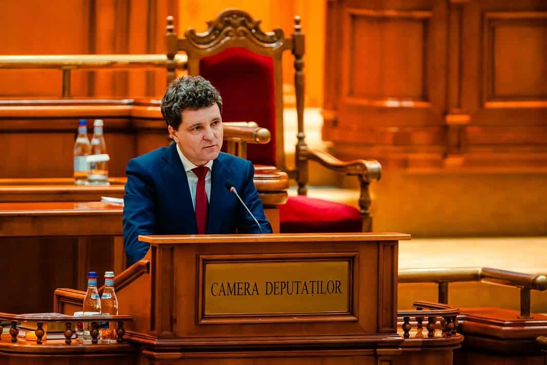  Om Priceput și Implicat la Ceremonia Parlamentară – Galerie Foto de la Eveniment