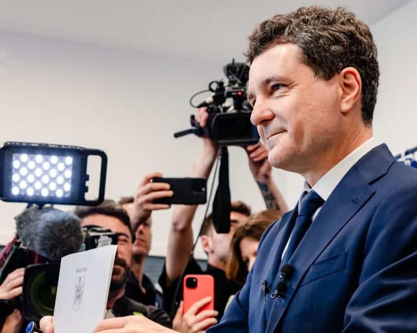  Forța Comunității Românești în Momentele Dificile - Un Strigăt pentru Schimbare și Reducerea Corupției