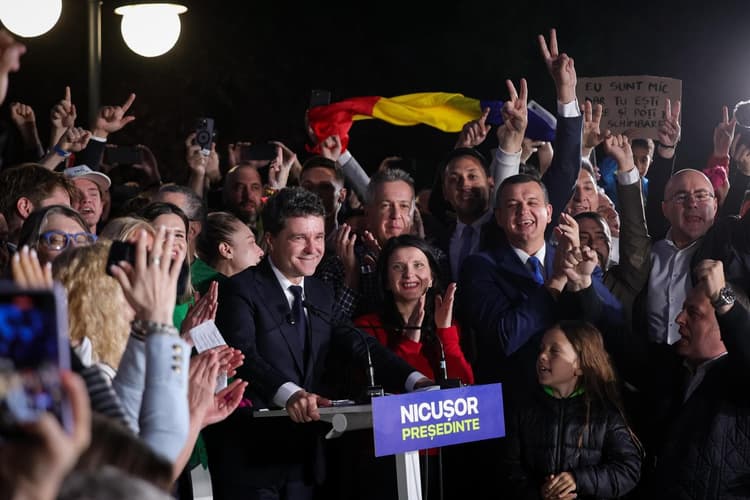  Strategii de succes - Cum a transformat Nicușor Dan voturile din turul unu în triumf în turul doi, câștigând alegerile din 2025.