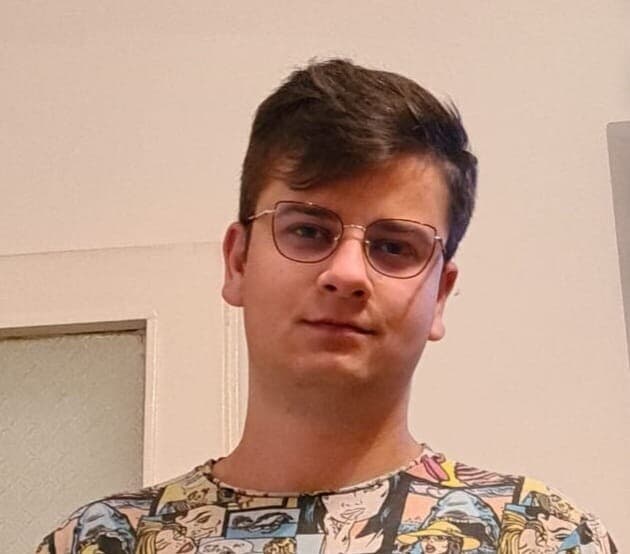 Ați Izbit pe Adrian? Tânărul de 25 de ani din Cluj încă Dispărut - Căutările Continuă pentru Întoarcerea sa Acasă