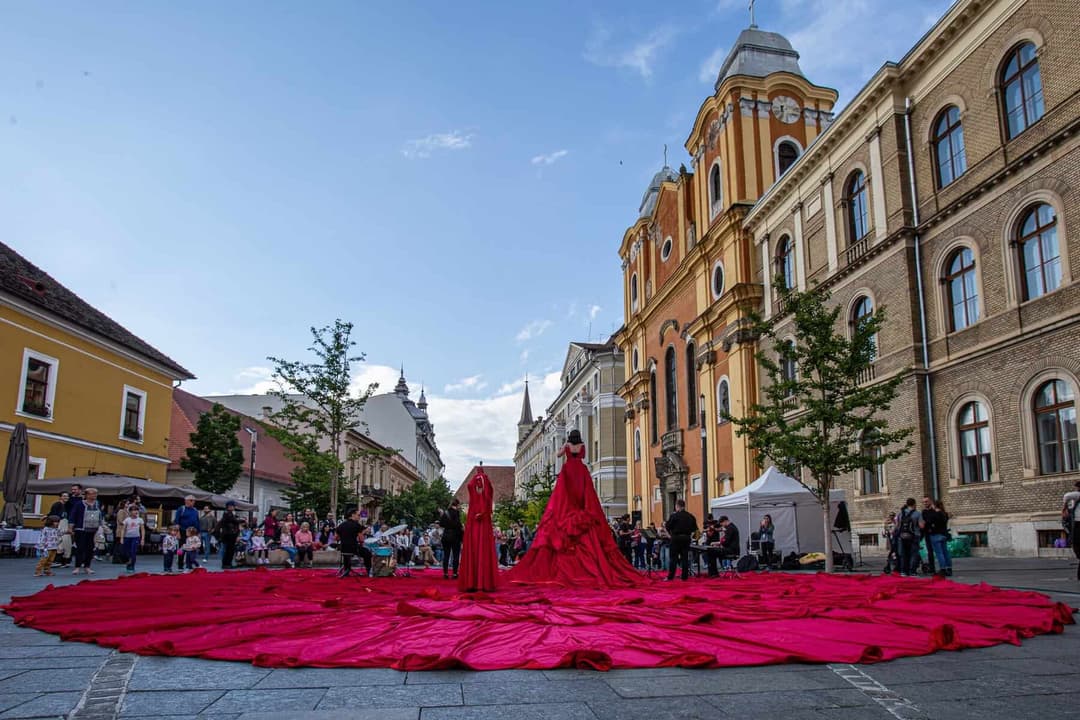  Vineri la Zilele Clujului - Orașul a Vibra de Bucurie Înfruntând Vremea Capricioasă! Descoperiți Magia Culturală din Inima Clujului