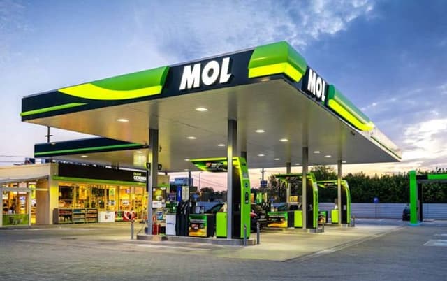 MVM și MOL semnează un parteneriat petrolier pentru a diversifica aprovizionarea energetică în Slovacia și Ungaria, cu accent pe țiței din Marea Caspică
