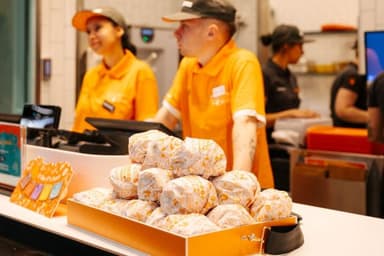 Descoperă Aromele Secrete ale Puiului și Cartofilor Popeyes la Noul Restaurant Din Mega Mall București! Cum Se Prepară Deliciile Cajun În Bucătăria LOR!